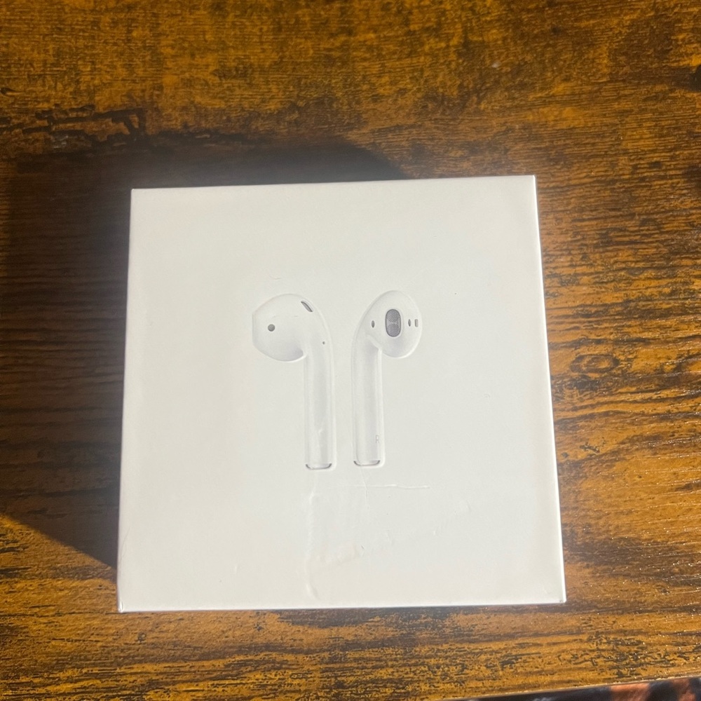 Apple AirPods in Classic White